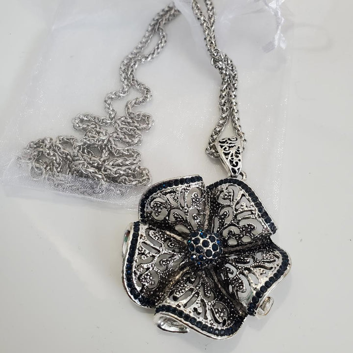 Kraken flower necklace